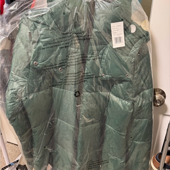 Kenneth Cole Women’s Heavy Weight Down Puffer Jacket Green Emerald Size Medium - Picture 11 of 12